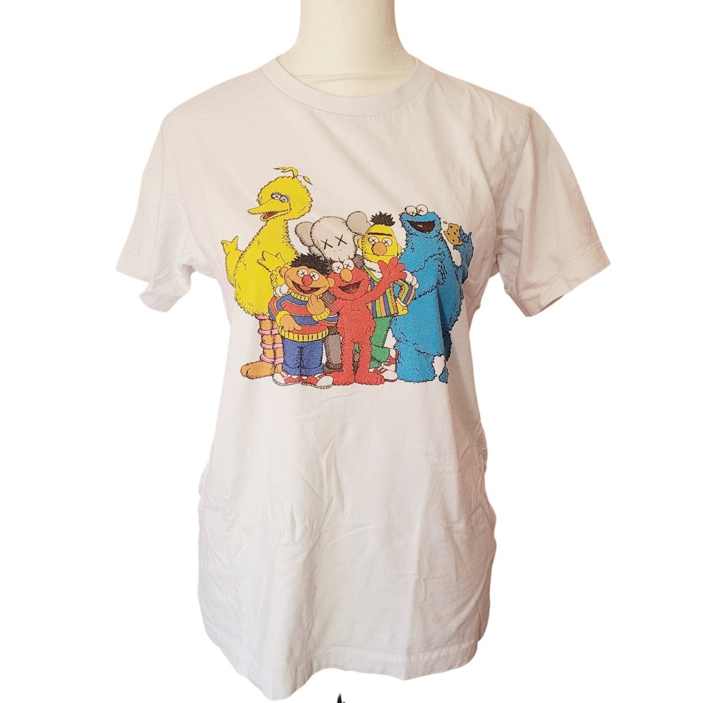 KAWS x Uniqlo Y2K Seseme Street Tee shirt Medium White Kid Collaboration Vintage